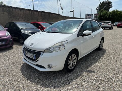 208 Société 2 Places 1.4 HDi FAP 68 cv / 2015 / 175 610 km / Dis 2014 occasion 69008 Lyon 8e Arrondissement