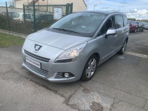 Peugeot 5008 - 1.6 HDI 115 FAMILLY 7 PLACES - Gris M&