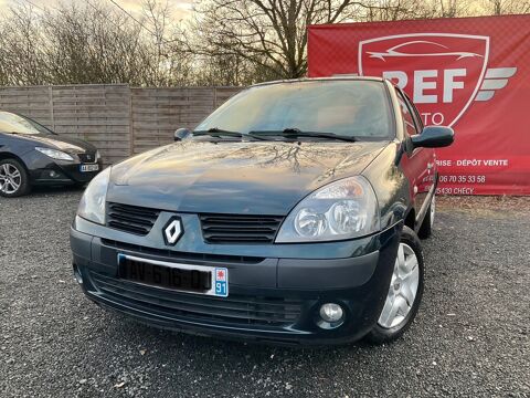 Renault clio - II 5 portes Phase 2 1.4i 16v 98 chvx n