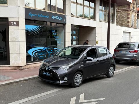Toyota Yaris III (2) HYBRID 100H BUSINESS 2017 occasion Enghien-les-Bains 95880