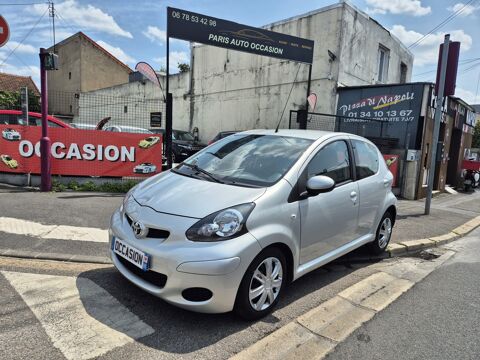 Toyota aygo - 1.0 VVTI 68Ch ideal jeune permis - Gri