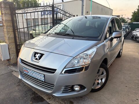 Peugeot 5008 - 1.6 HDI 7PL CONFORT - Gris