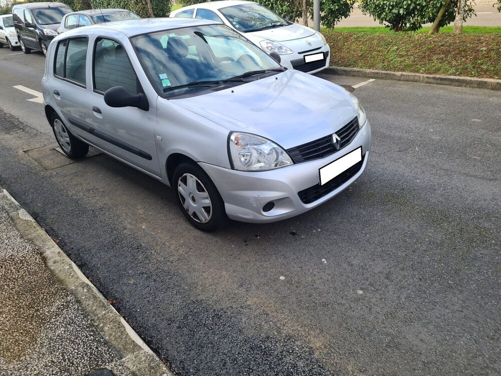 Clio CAMPUS 1.2 4 CV ESSENCE / GPL 2010 occasion 78310 Coignières