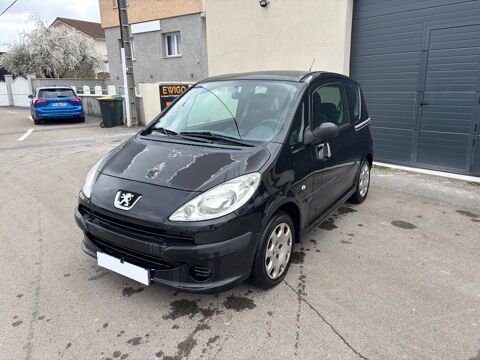 Peugeot 1007 - 1.4 i 75 ch - Noir