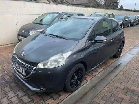 Peugeot 208 1.2 VTI 82 ch / 81 500 km / 2e main 2012 occasion VENISSIEUX 69200