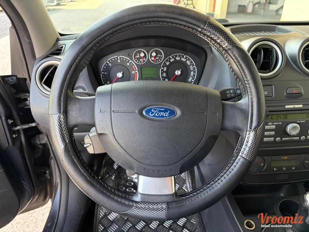 Fiesta 1.6 TDCI 90 GHIA 2006 occasion 77250 &Eacute;cuelles