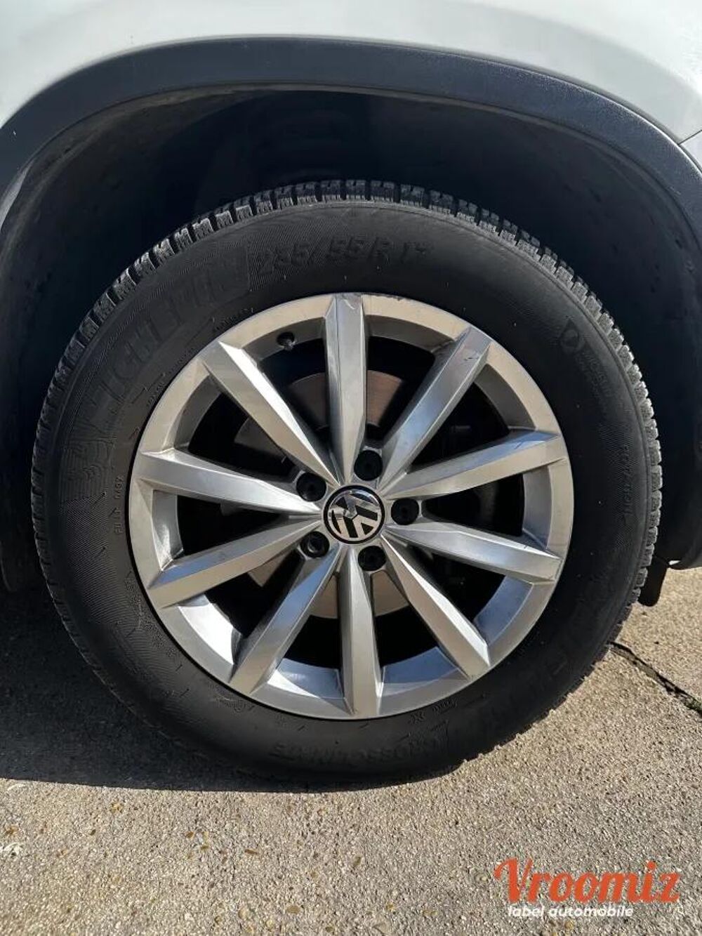 Tiguan 2.0 TDI 110 BLUEMOTION LOUNGE 2015 occasion 94520 P&eacute;rigny