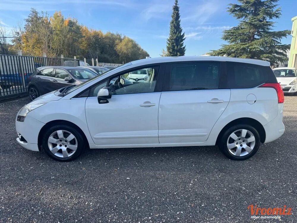 5008 1.6 HDI 110 PREMIUM 2012 occasion 89340 Villeneuve-la-Guyard