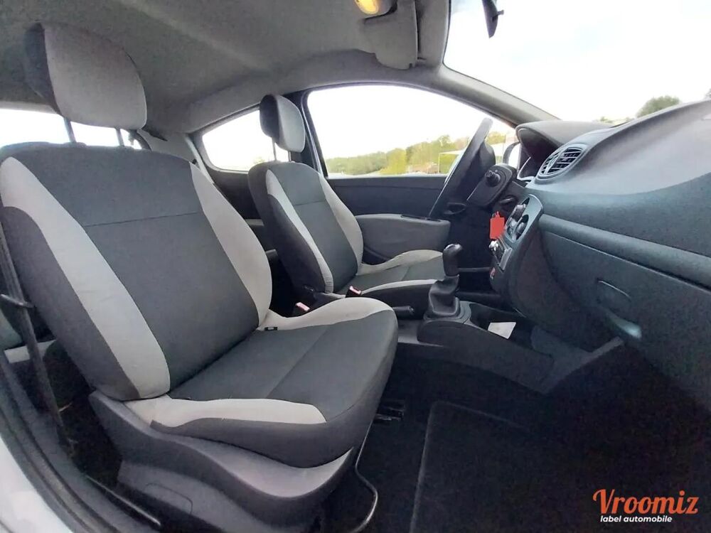 Clio 2010 occasion 63300 Thiers