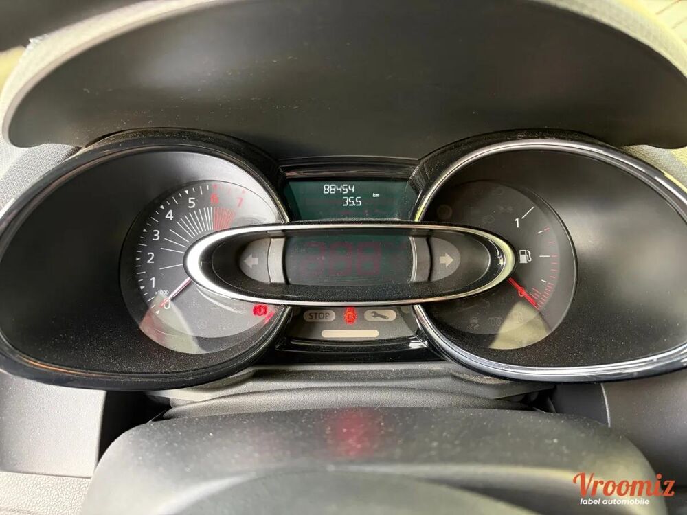 Clio 1.2 75 LIFE 2016 occasion 77250 &Eacute;cuelles