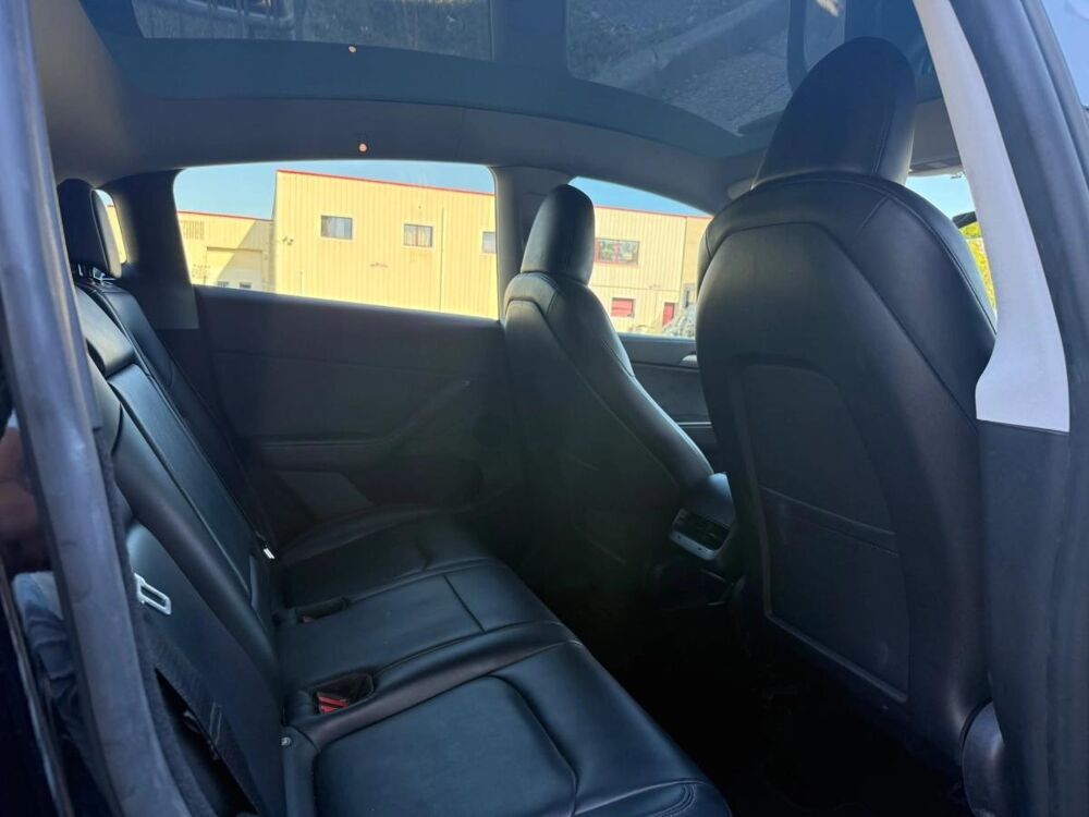 Model Y ELECTRIC 515 211PPM 75KWH GRANDE-AUTONOMIE LAUNCH EDITION DU 2024 occasion 69800 Saint-Priest