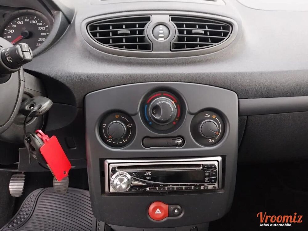 Clio 2010 occasion 63300 Thiers