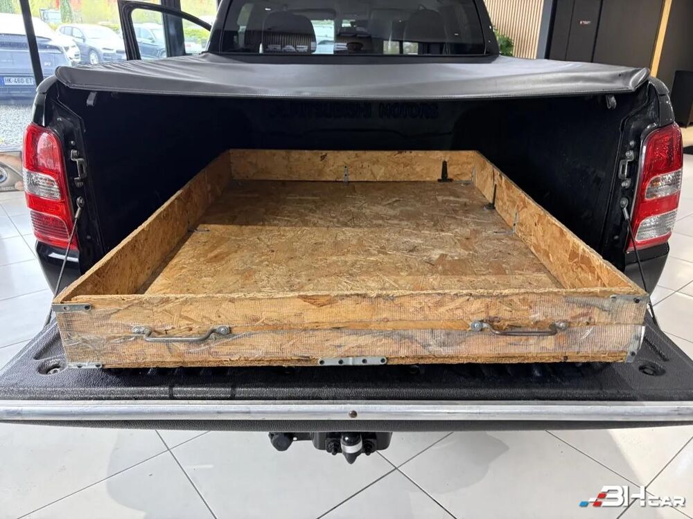 L200 DOUBLE CAB 2.4 DID 180 INSTYLE 4WD BVA 2016 occasion 45450 Fay-aux-Loges