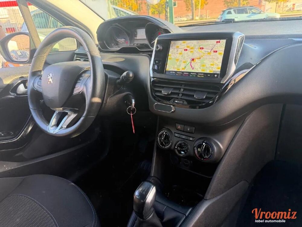 208 (2) 1.2 VTi 82 SIGNATURE 5P GPS FAIBLE KM 12 MOIS DE GARANTI 2018 occasion 78310 Coigni&egrave;res