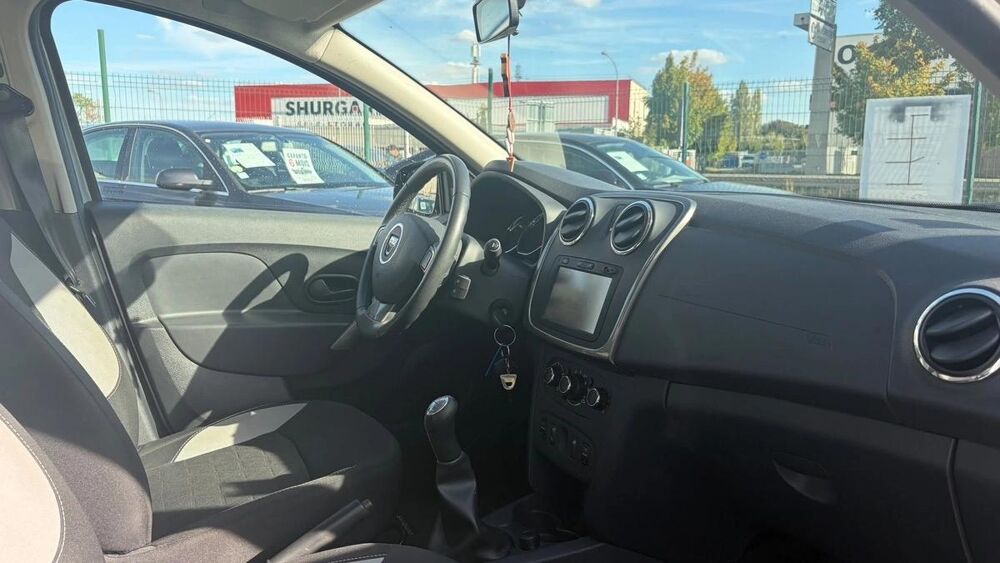 Sandero II STEPWAY 0.9 TCE 90 PRESTIGE EURO6 BEAU SUV GARANTIE 12 M 2016 occasion 78310 Coigni&egrave;res