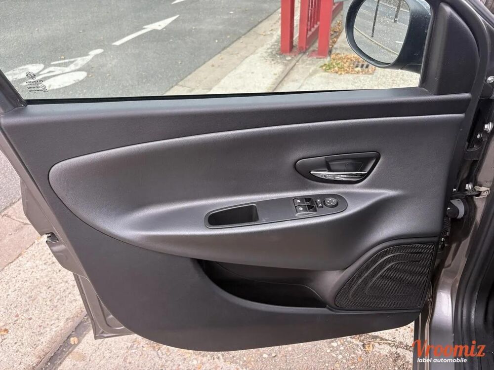 Ypsilon III 1.2 8V 69 STOP&START PLATINUM 2011 occasion 95480 Pierrelaye