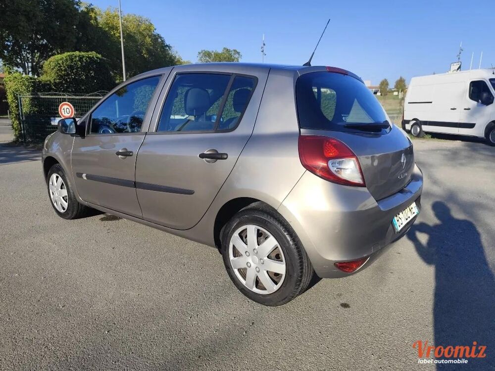 Clio 1.2 75 EXPRESSION CLIM 2011 occasion 86130 Saint Georges les Baillargeaux