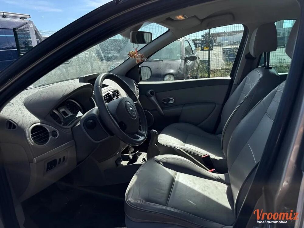 Clio 1.5 DCI 90 ENERGY INITIALE PARIS 2011 occasion 45770 Fleury-les-Aubrais