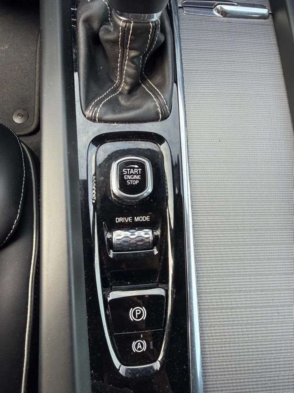 XC60 2.0 D4 190 R-DESIGN GEARTRONIC BVA 2021 occasion 33700 MERIGNAC