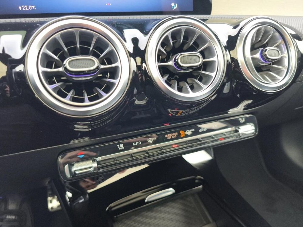 Classe A 200d 150 Ch BVA AMG-LINE / TOIT OUVRANT / MULTIBEAM / JA 19P 2025 occasion 45650 Saint-Jean-le-Blanc