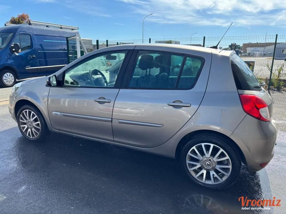 Clio 1.5 DCI 90 ENERGY INITIALE PARIS 2011 occasion 45770 Fleury-les-Aubrais