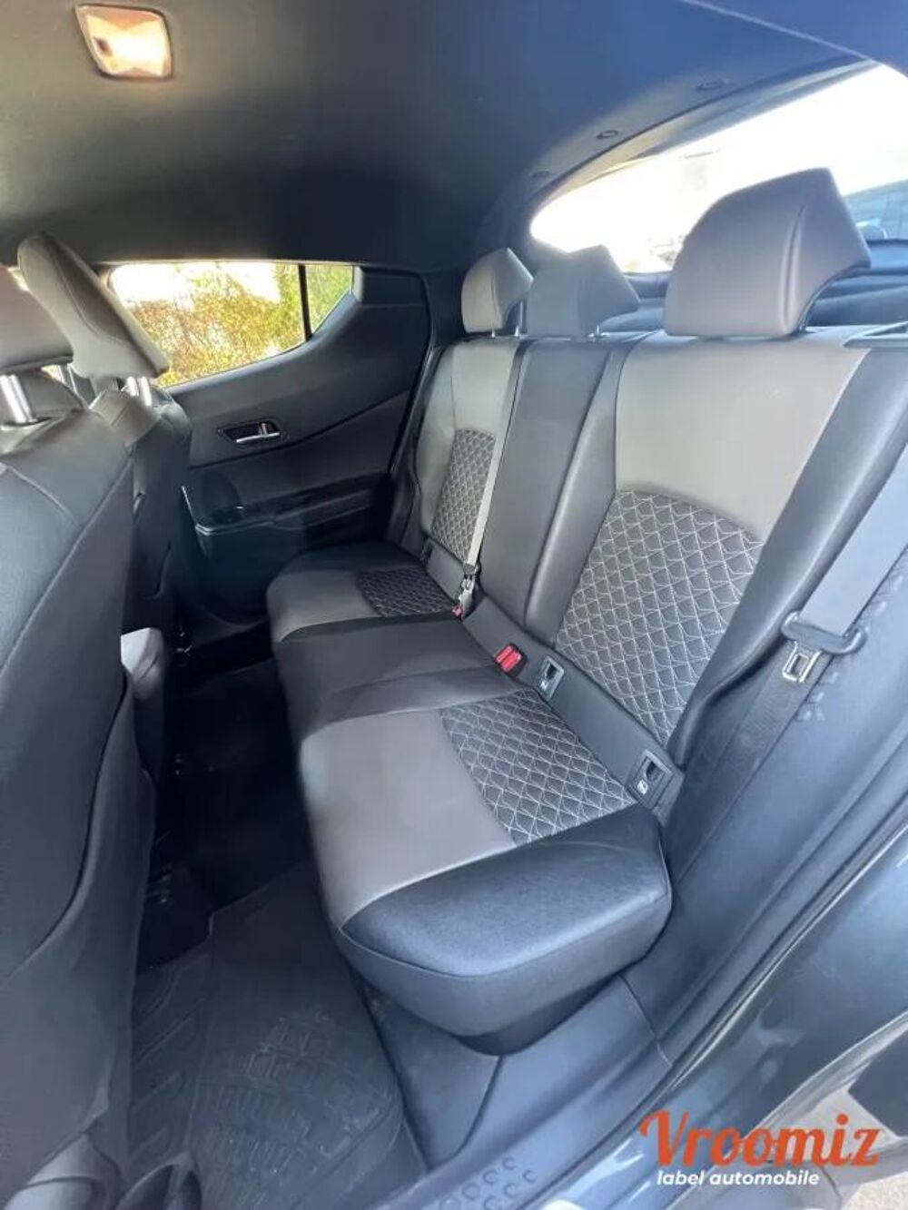 C-HR 1.8 HSD 122H 100 FULL-HYBRID DISTINCTIVE 4X2 E-CVT BVA 2021 occasion 94520 P&eacute;rigny