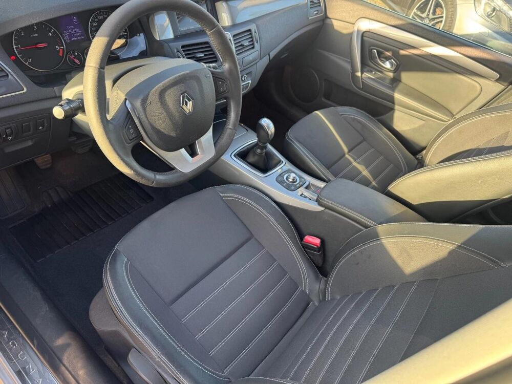Laguna 1.5 DCI 110 PRIVILEGE 2011 occasion 89340 Villeneuve-la-Guyard