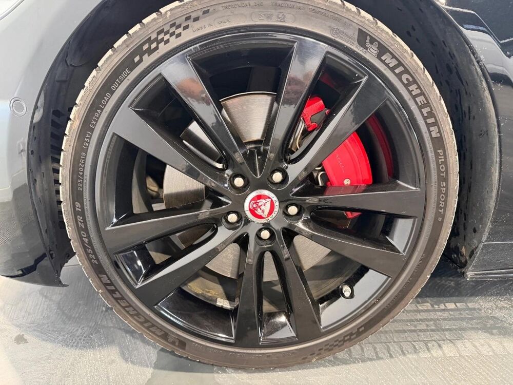 XE 2.0 D200 205 MHEV HYBRID R-DYNAMIC BLACK BVA 2021 occasion 62400 B&eacute;thune