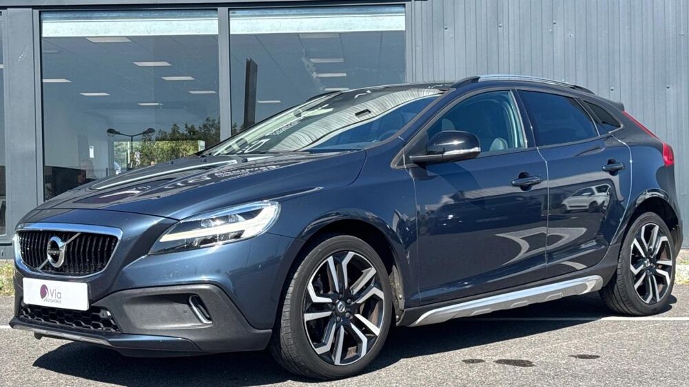 V40 CROSS-COUNTRY 2.0 D3 150 OVERSTA EDITION / V&eacute;hicule suivi 2017 occasion 60200 Compi&egrave;gne