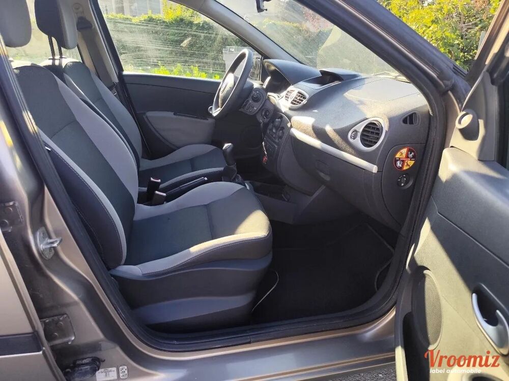 Clio 1.2 75 EXPRESSION CLIM 2011 occasion 86130 Saint Georges les Baillargeaux