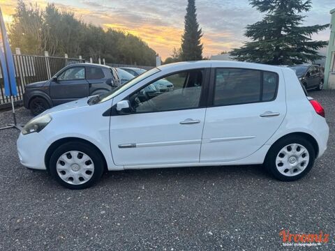 Clio 1.5 DCI 75 TOMTOM LIVE 2011 occasion 89340 Villeneuve-la-Guyard
