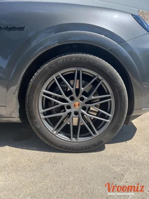 Cayenne 3.0 E-HYBRID 470H 305 PHEV 25.9KWH BVA 2024 occasion 94520 P&eacute;rigny