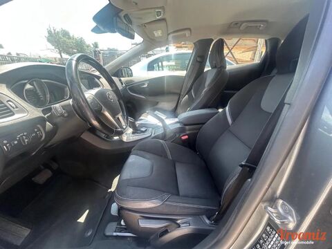 V40 1.6 D2 115 EFFEKTIV LINE MOMENTUM POWERSHIFT BVA START-STOP 2015 occasion 69150 D&eacute;cines-Charpieu