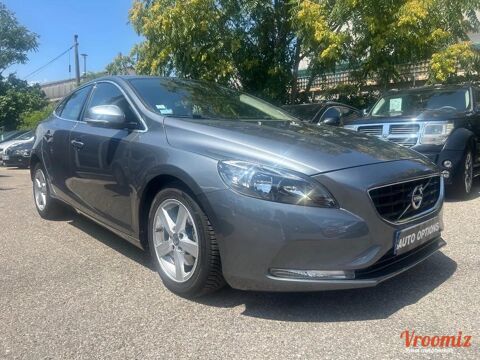 V40 1.6 D2 115 EFFEKTIV LINE MOMENTUM POWERSHIFT BVA START-STOP 2015 occasion 69150 D&eacute;cines-Charpieu