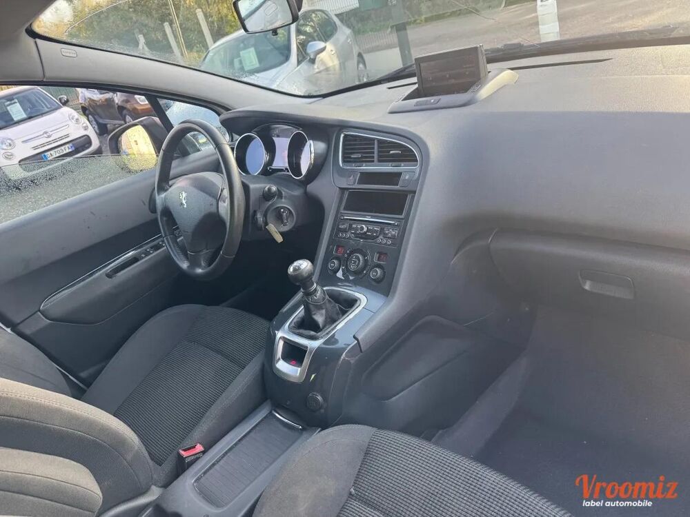 5008 1.6 HDI 110 PREMIUM 2012 occasion 89340 Villeneuve-la-Guyard