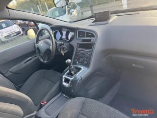 5008 1.6 HDI 110 PREMIUM 2012 occasion 89340 Villeneuve-la-Guyard