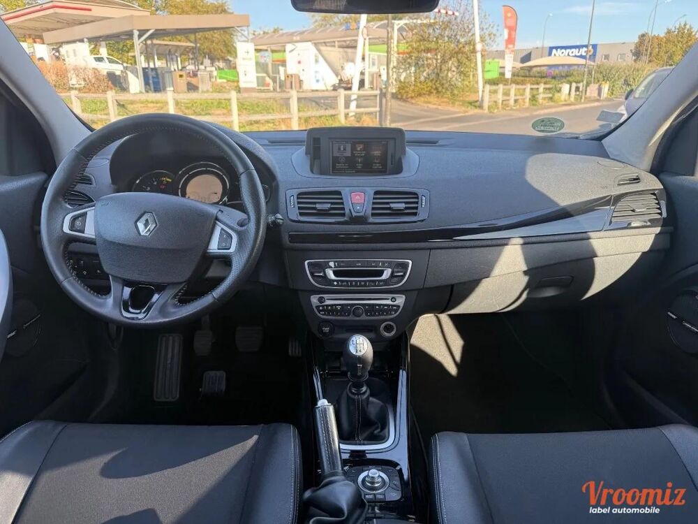 M&eacute;gane 2011 occasion 78500 SARTROUVILLE