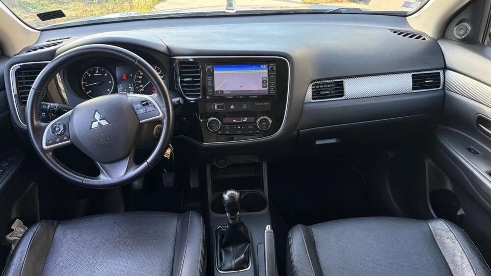 Outlander 2.2 DI-D ClearTec Invite 2WD 2015 occasion 33600 Pessac