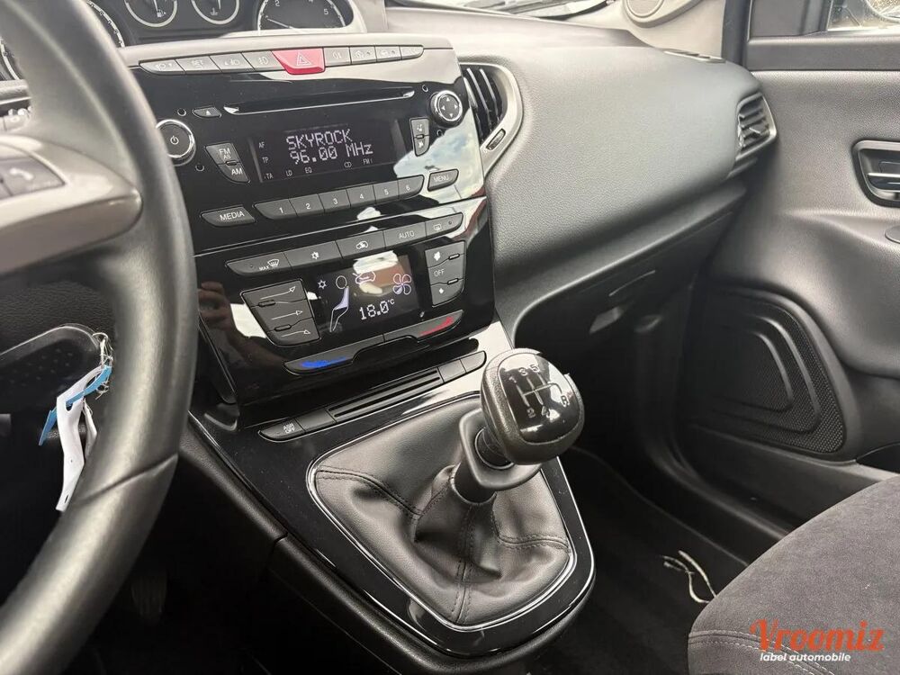 Ypsilon III 1.2 8V 69 STOP&START PLATINUM 2011 occasion 95480 Pierrelaye