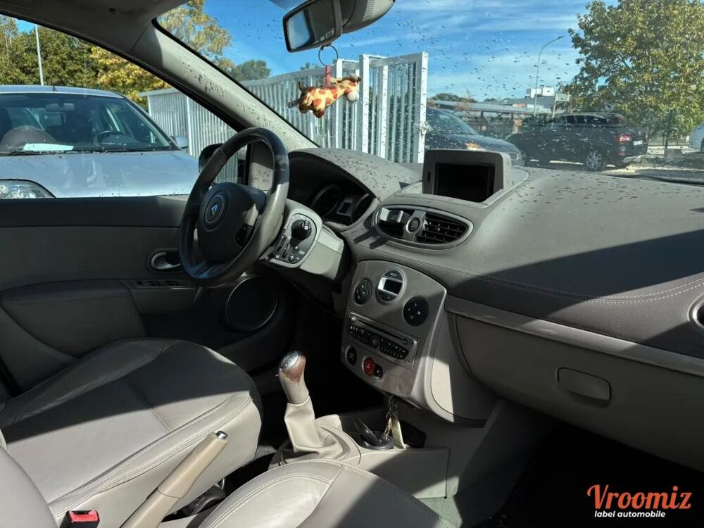 Clio 1.5 DCI 90 ENERGY INITIALE PARIS 2011 occasion 45770 Fleury-les-Aubrais