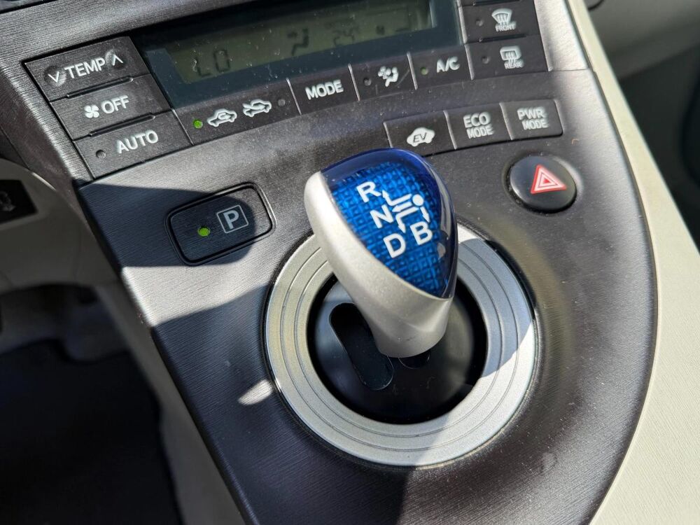 Prius 1.8 136H 100 HYBRID FULL-HYBRID 1.3KWH LOUNGE BVA 2011 occasion 78630 Orgeval