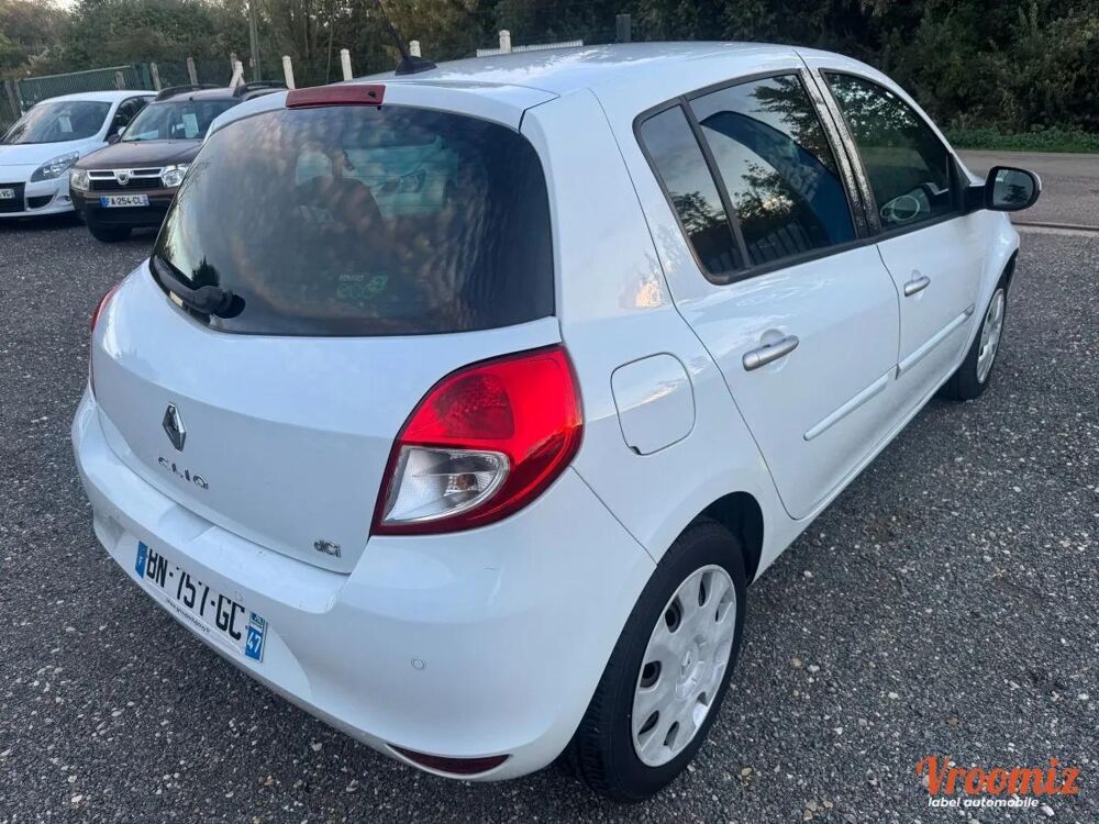 Clio 1.5 DCI 75 TOMTOM LIVE 2011 occasion 89340 Villeneuve-la-Guyard