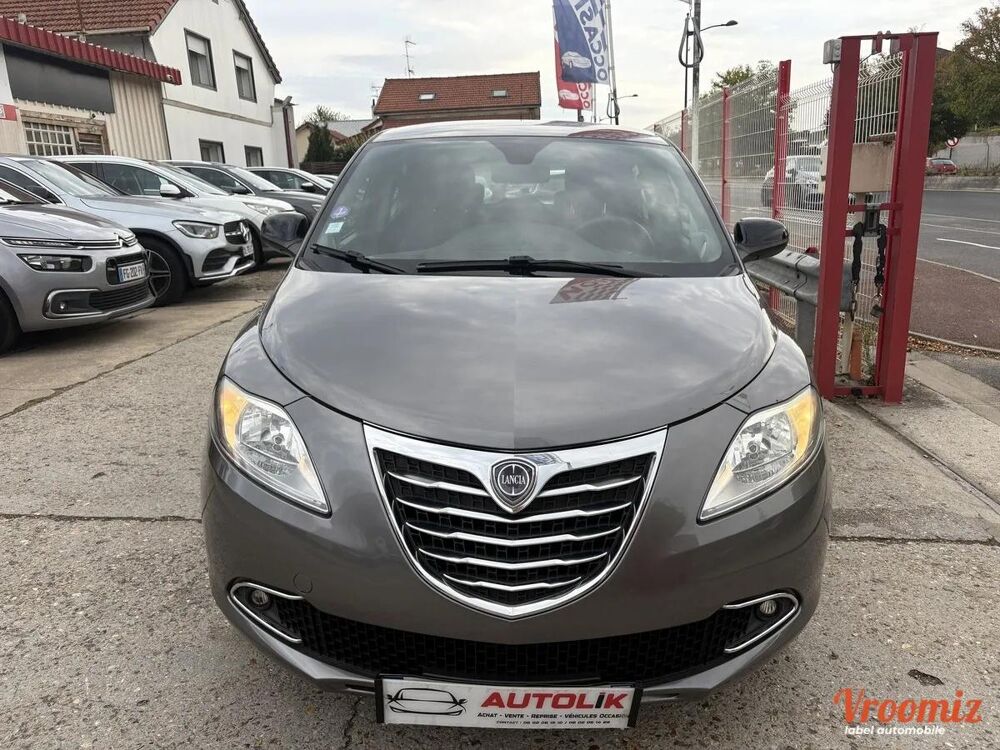 Ypsilon III 1.2 8V 69 STOP&START PLATINUM 2011 occasion 95480 Pierrelaye