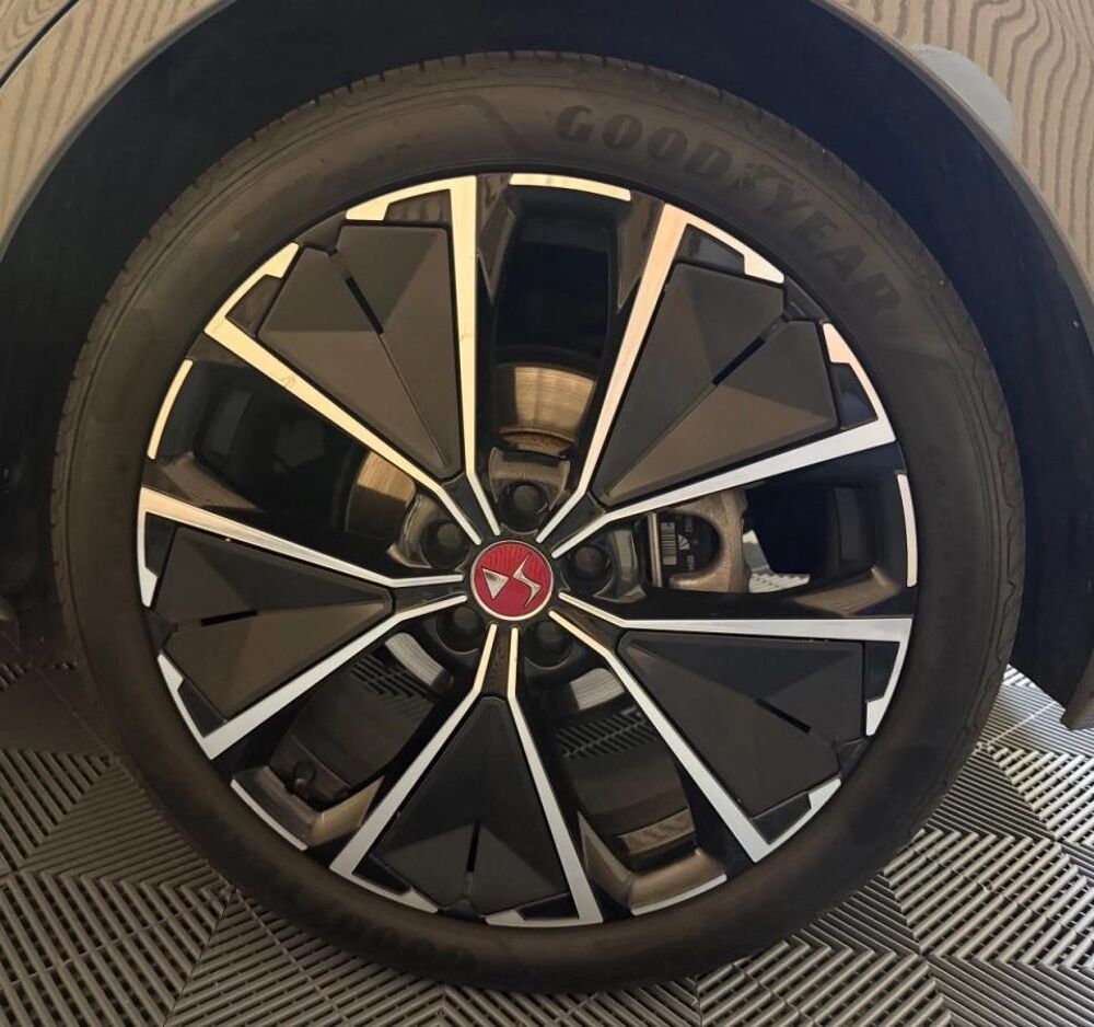300 1.6 225H 180 PHEV HYBRID 13.2KWH PERFORMANCE LINE PLUS EAT B 2022 occasion 78410 Aubergenville