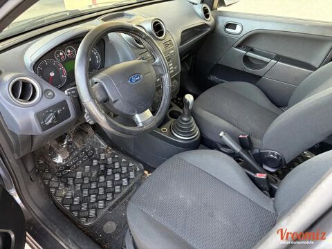 Fiesta 1.6 TDCI 90 GHIA 2006 occasion 77250 &Eacute;cuelles