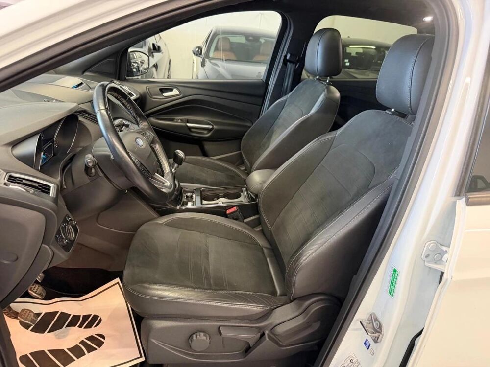 Kuga 2.0 TDCI 150 ST-LINE 4X2 START-STOP 2017 occasion 38230 CHAVANOZ
