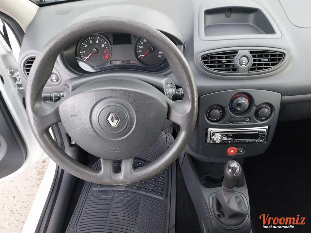 Clio 2010 occasion 63300 Thiers