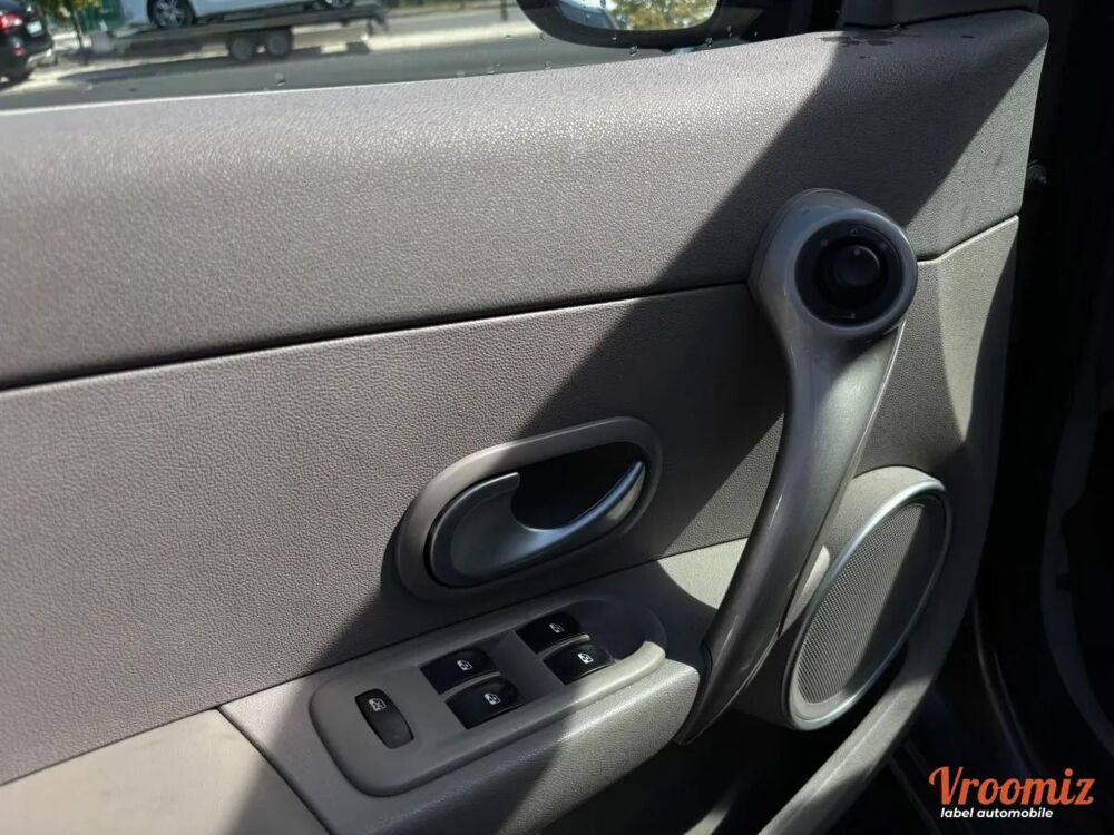 Clio 1.5 DCI 90 ENERGY INITIALE PARIS 2011 occasion 45770 Fleury-les-Aubrais
