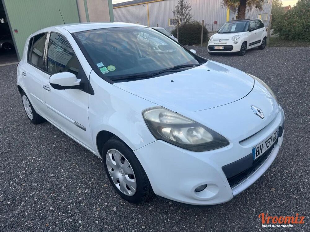 Clio 1.5 DCI 75 TOMTOM LIVE 2011 occasion 89340 Villeneuve-la-Guyard