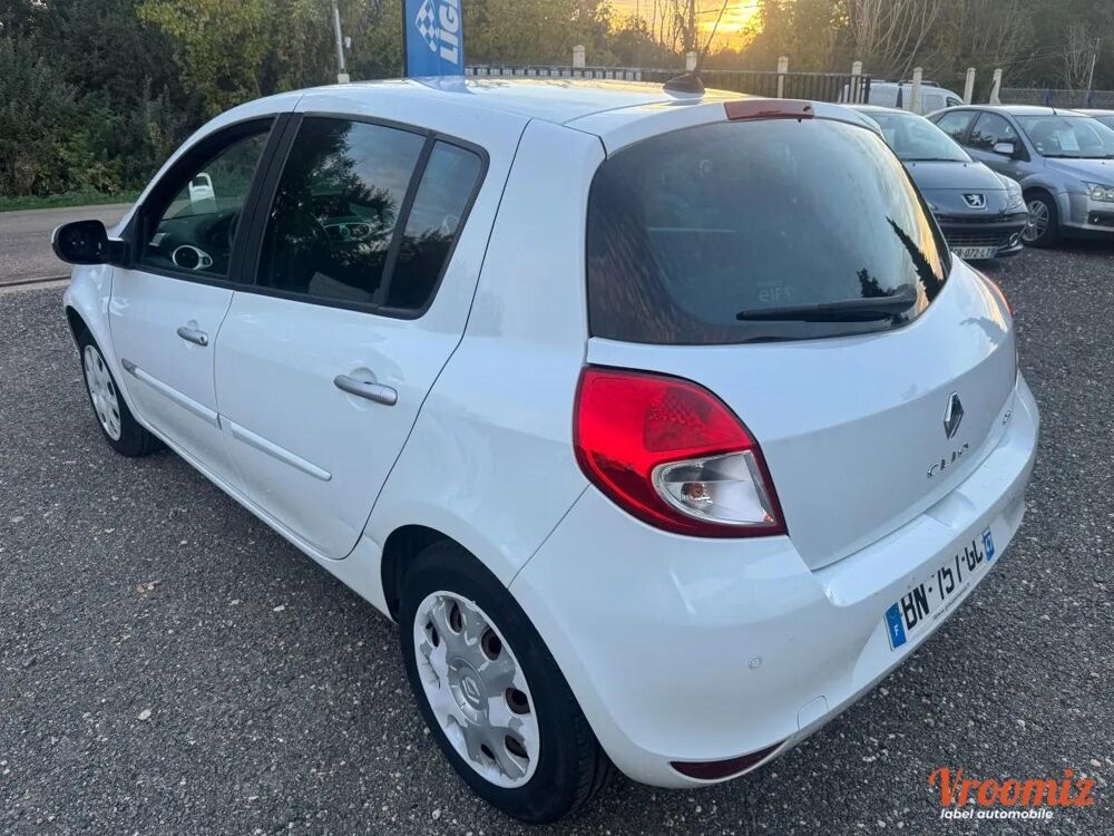 Clio 1.5 DCI 75 TOMTOM LIVE 2011 occasion 89340 Villeneuve-la-Guyard
